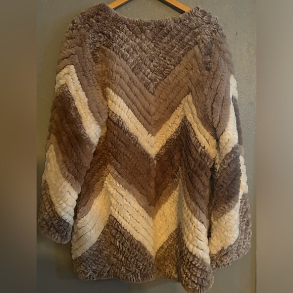 Bagatelle : warm, soft, and luxurious coat Size: Large. Tan/white winter wear - Picture 2 of 4